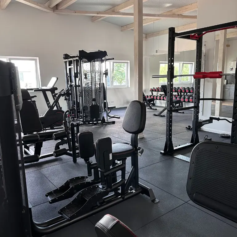 Große Fläche, belegt mit Gym Square 100x100 cm Elevate Matten